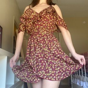 Nice floral wrap dress. Size XS. Brand is Urban Outfitters.